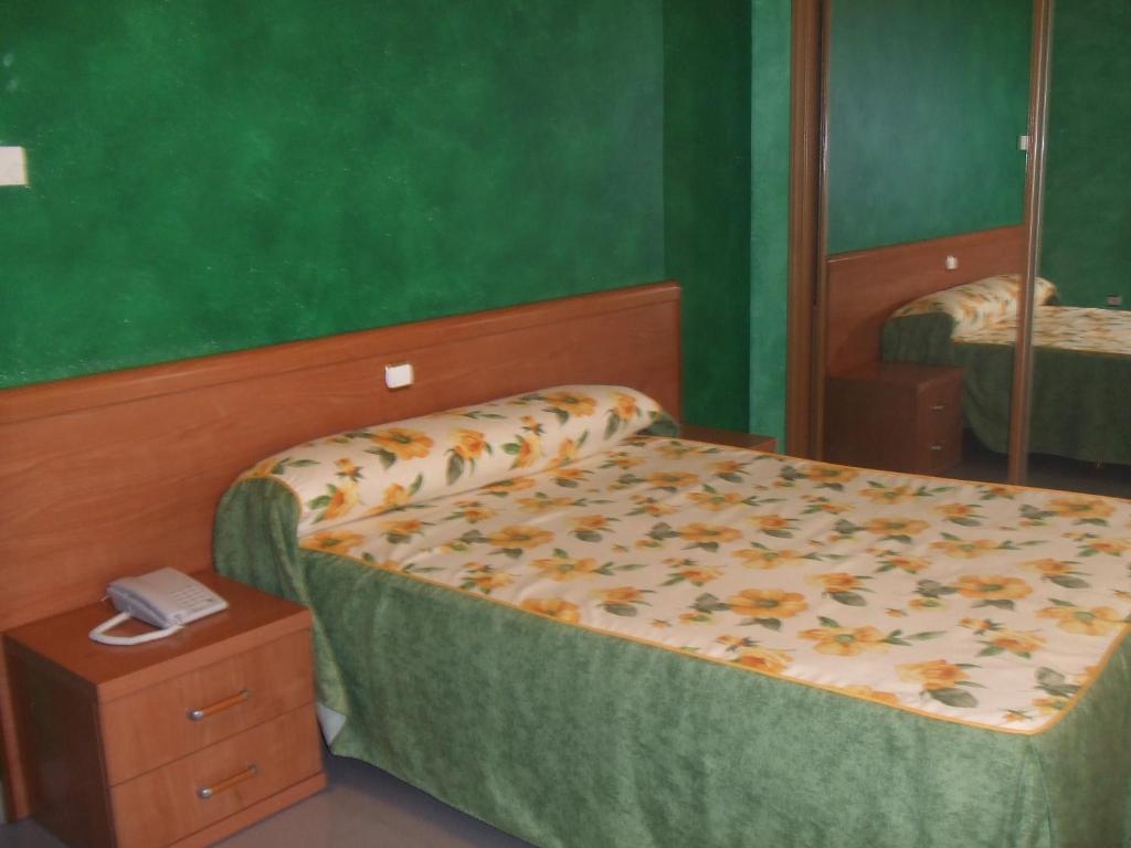 Hotel Vadorrey Roa Rum bild