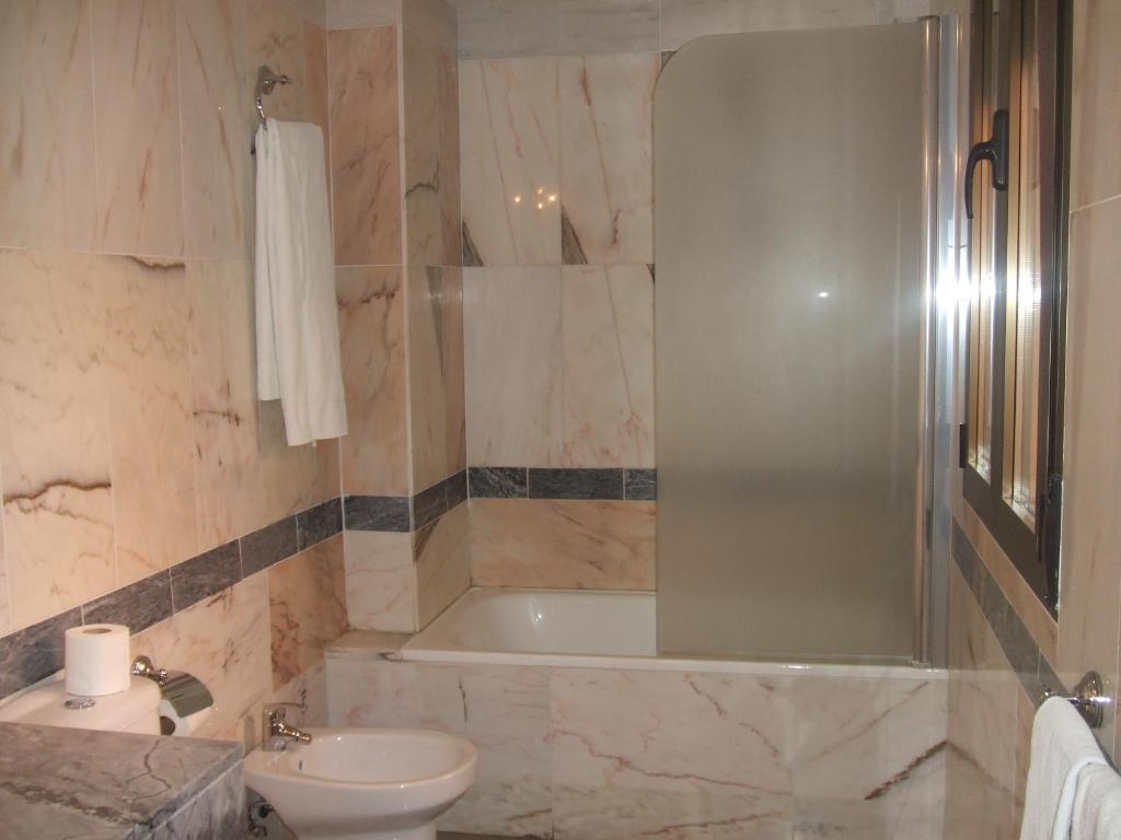 Hotel Vadorrey Roa Rum bild