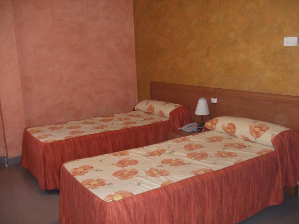 Hotel Vadorrey Roa Exteriör bild